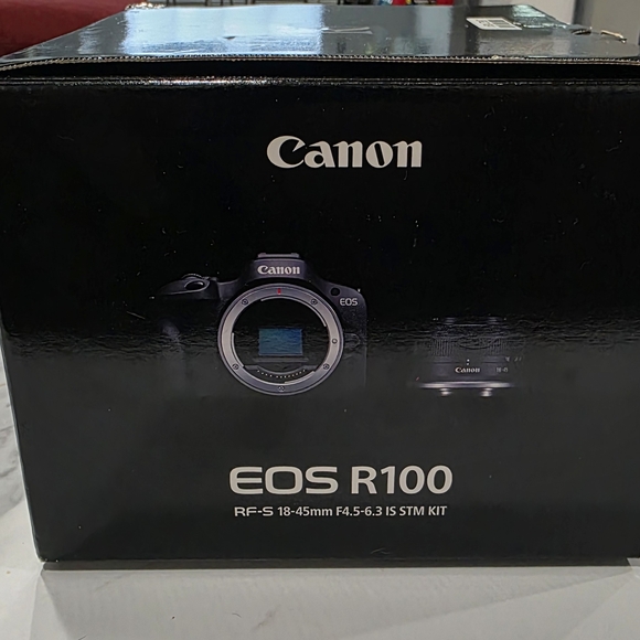 Canon EOS R100 Camera Kit - Black - Picture 1 of 11